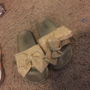 Gold ribbon Slides (Girls KIDS)